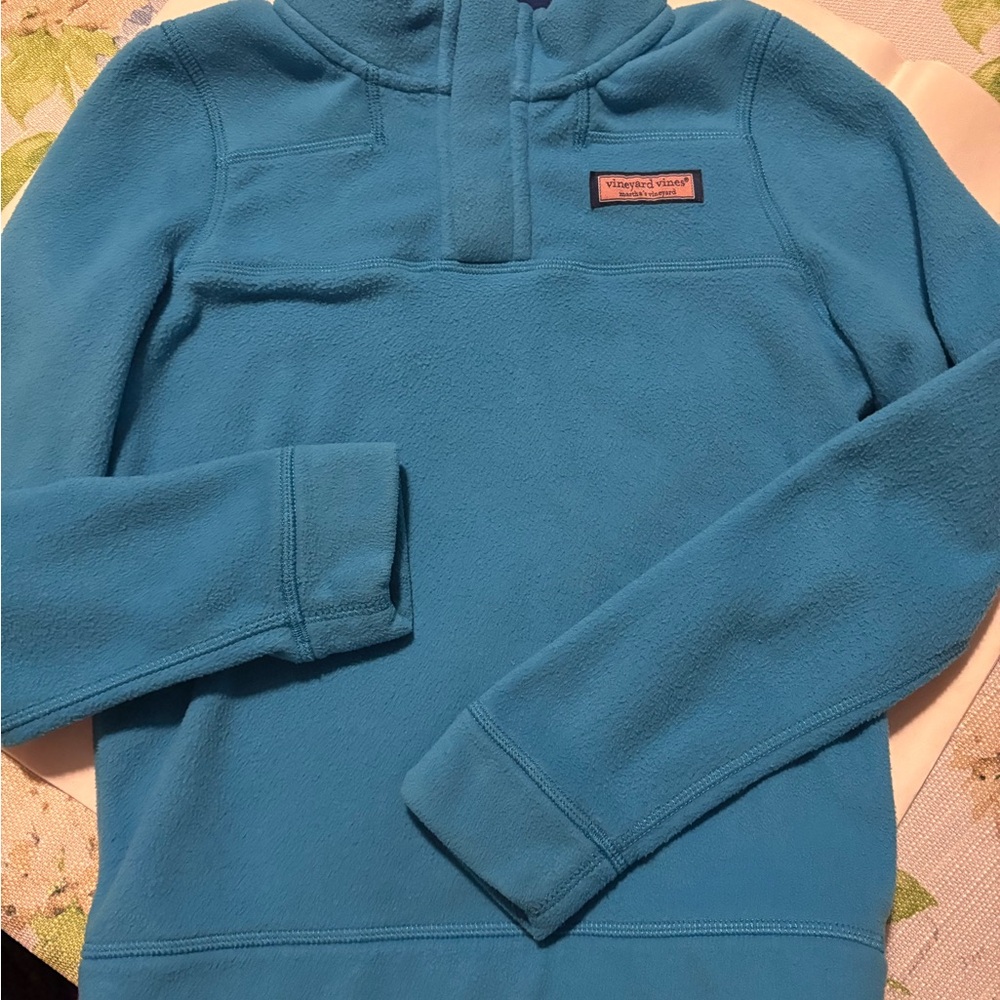 Vineyard Vines kids pull over Blue Sweater